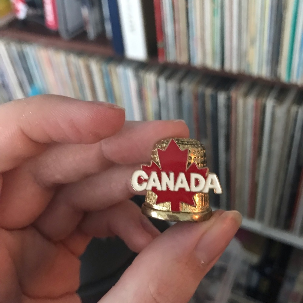 Canada Maple Leaf Gold & Red Thimble